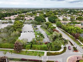 459 Lakeview Dr 1, Weston FL 33326