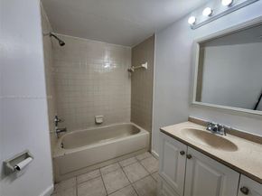 216 Lake Pointe Dr 128, Oakland Park FL 33309