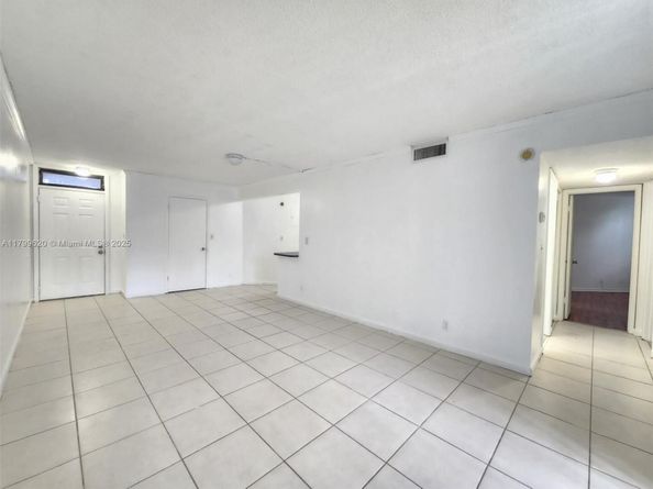 216 Lake Pointe Dr 128, Oakland Park FL 33309