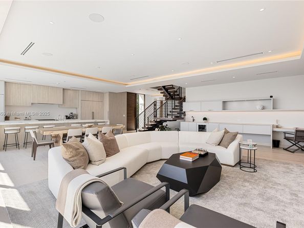5831 Alton Rd, Miami Beach FL 33140