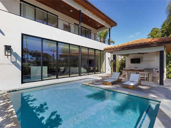 5831 Alton Rd, Miami Beach FL 33140