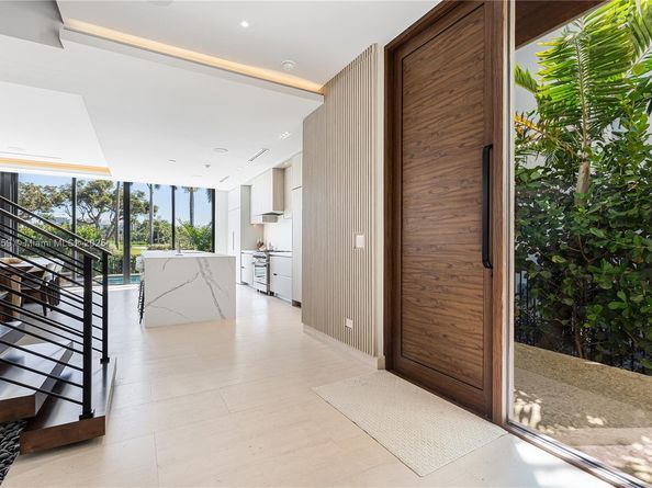 5831 Alton Rd, Miami Beach FL 33140