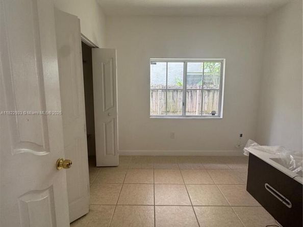1281 NE 41st Pl, Homestead FL 33033
