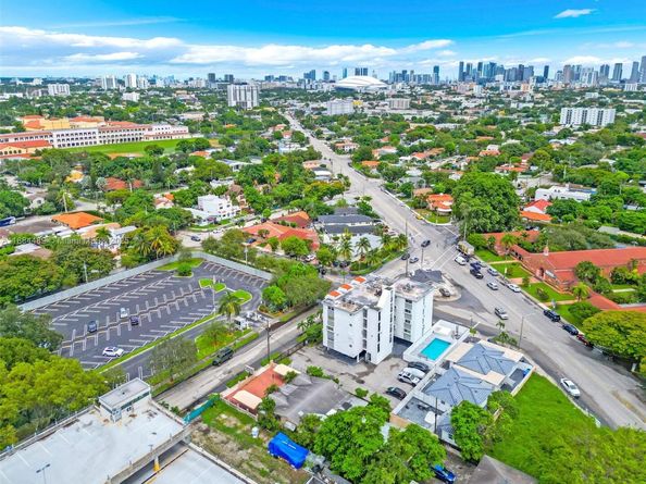 2524 SW 6th St, Miami FL 33135