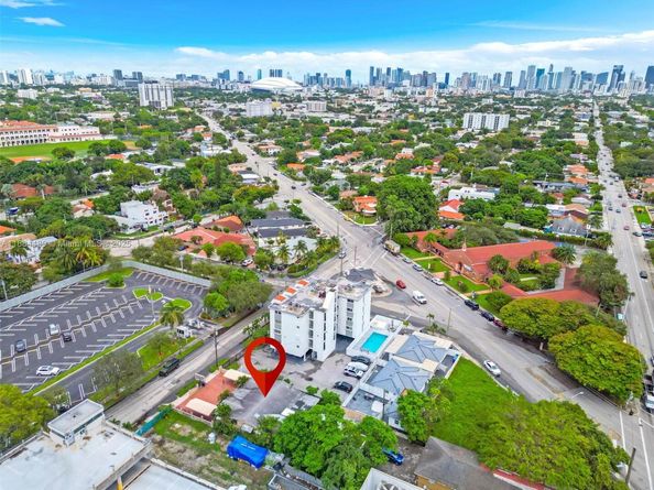 2524 SW 6th St, Miami FL 33135