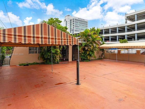 2524 SW 6th St, Miami FL 33135