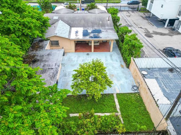 2524 SW 6th St, Miami FL 33135