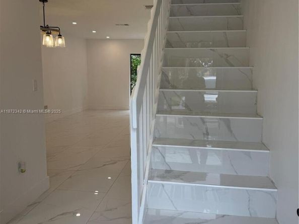 6850 NW 173rd Dr 103, Hialeah FL 33015