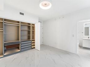 700 NE 24 St 5401, Miami FL 33137