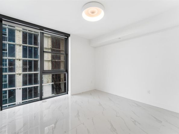 700 NE 24 St 5401, Miami FL 33137