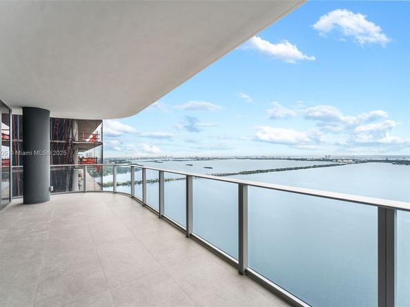 700 NE 24 St 5401, Miami FL 33137