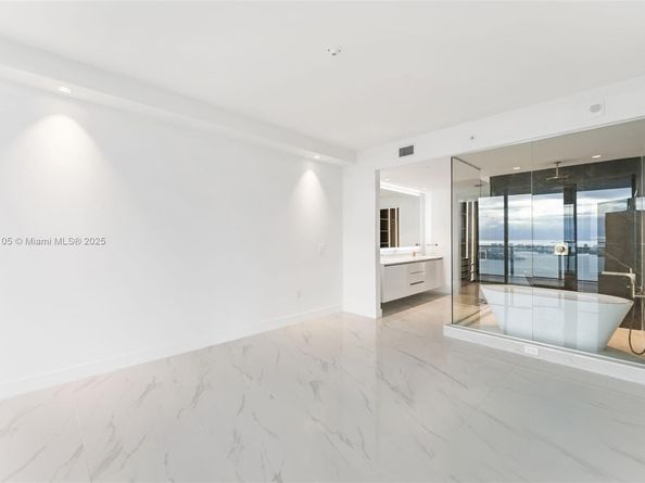700 NE 24 St 5401, Miami FL 33137