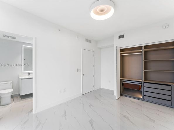 700 NE 24 St 5401, Miami FL 33137