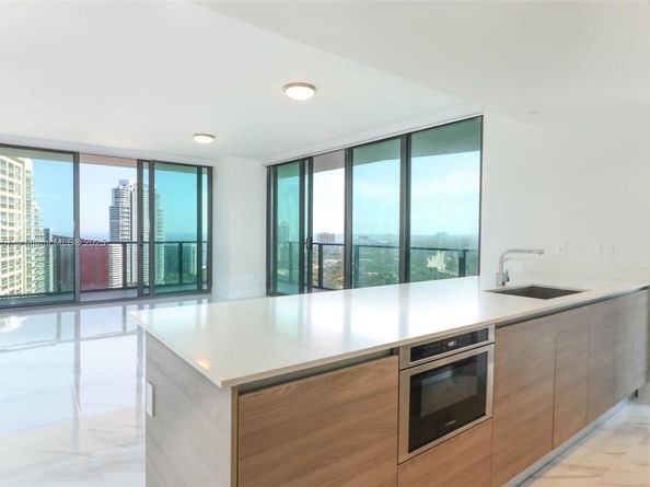 1300 S miami 2706, Miami FL 33130