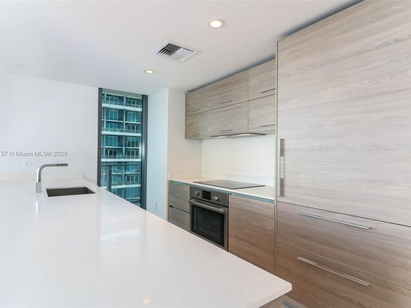 1300 S miami 2706, Miami FL 33130