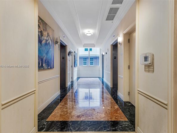 3232 SW 22nd Ter 301, Miami FL 33145