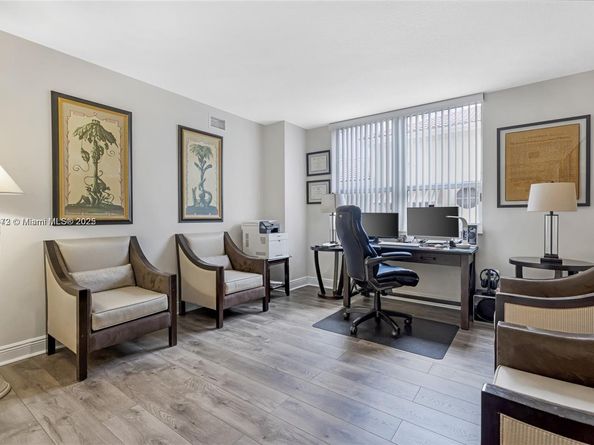 3232 SW 22nd Ter 301, Miami FL 33145