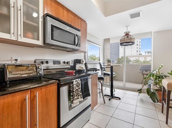 3232 SW 22nd Ter 301, Miami FL 33145