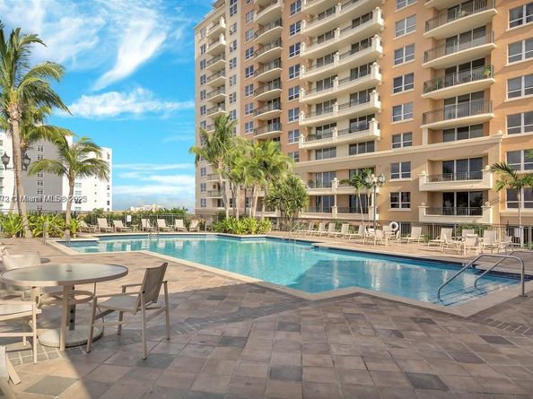 3232 SW 22nd Ter 301, Miami FL 33145
