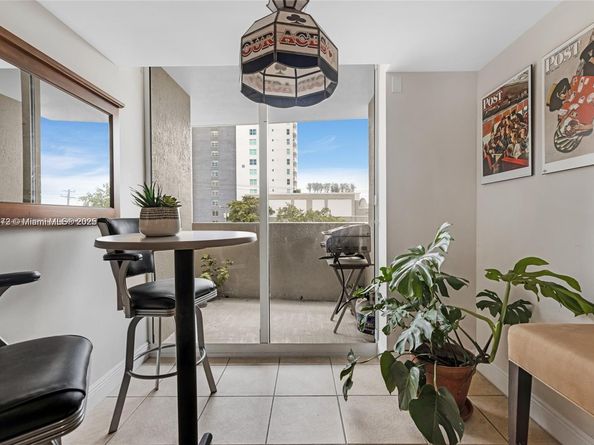 3232 SW 22nd Ter 301, Miami FL 33145