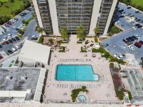 20301 W Country Club Dr 829, Aventura FL 33180