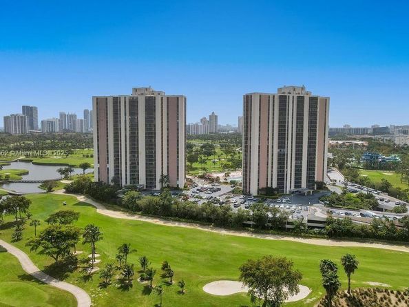 20301 W Country Club Dr 829, Aventura FL 33180