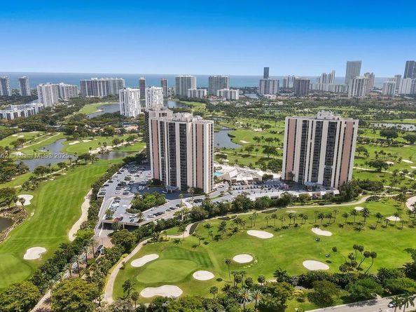 20301 W Country Club Dr 829, Aventura FL 33180