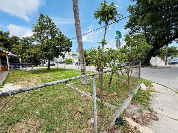 1873 SW 3rd St, Miami FL 33135