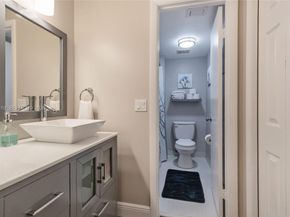 402 Lakeview Dr 201, Weston FL 33326