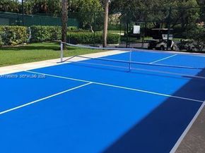 402 Lakeview Dr 201, Weston FL 33326