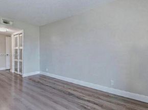 402 Lakeview Dr 201, Weston FL 33326