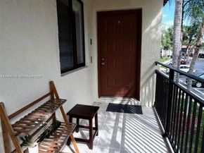 402 Lakeview Dr 201, Weston FL 33326