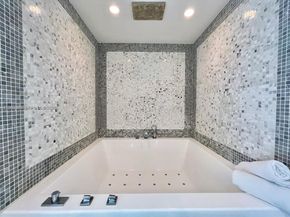 200 Biscayne Boulevar Way 3110, Miami FL 33131