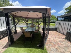 9894 Fairway Cove Ln, Plantation FL 33324