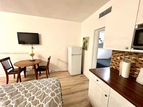 26 Diplomat Pkwy 2325, Hallandale Beach FL 33009