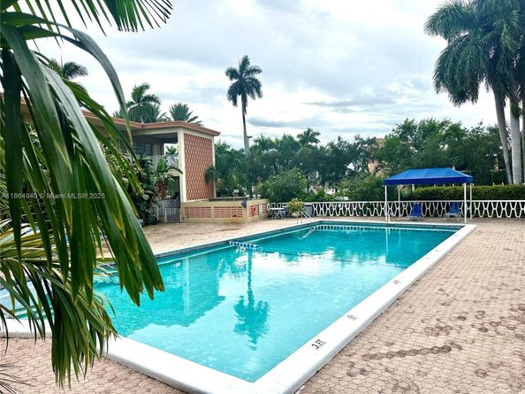 26 Diplomat Pkwy 2325, Hallandale Beach FL 33009