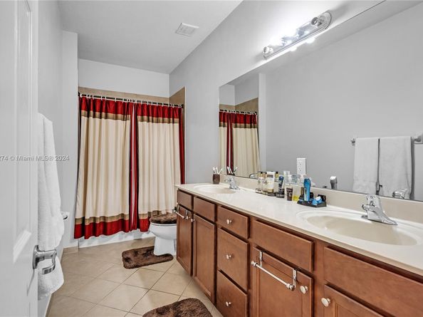 674 SE 33rd Ter, Homestead FL 33033