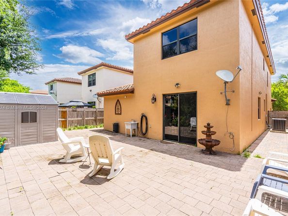 674 SE 33rd Ter, Homestead FL 33033