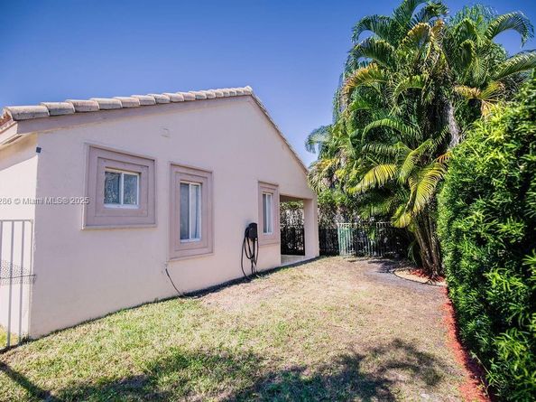 1558 Sunset Way, Weston FL 33327