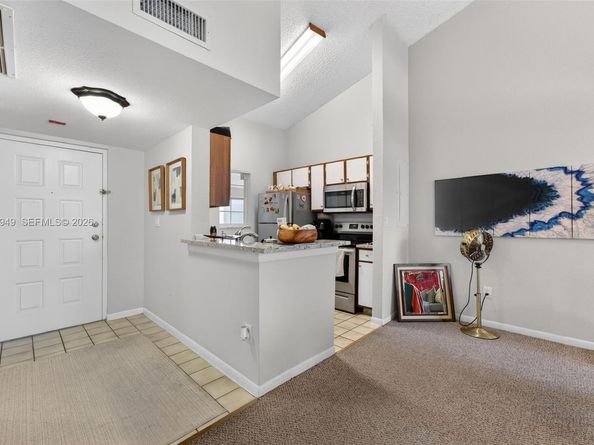 2890 N Oakland Forest Dr 308, Oakland Park FL 33309