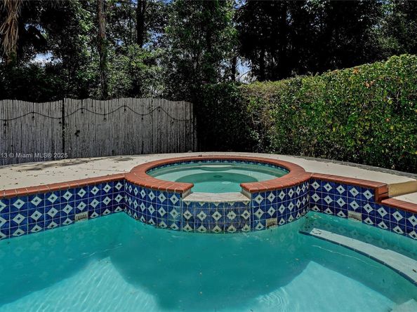 2093 NW 208th Ter, Pembroke Pines FL 33029