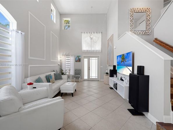 2093 NW 208th Ter, Pembroke Pines FL 33029