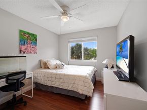 2093 NW 208th Ter, Pembroke Pines FL 33029