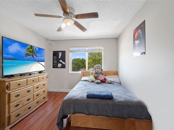 2093 NW 208th Ter, Pembroke Pines FL 33029
