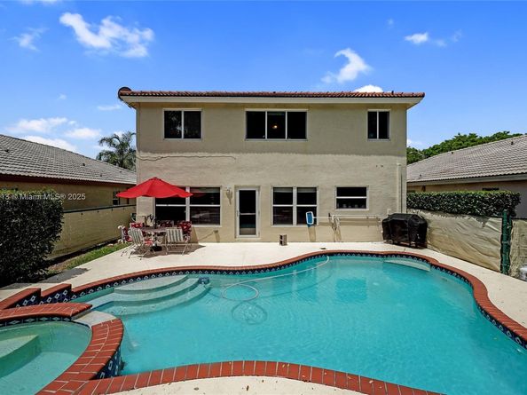 2093 NW 208th Ter, Pembroke Pines FL 33029