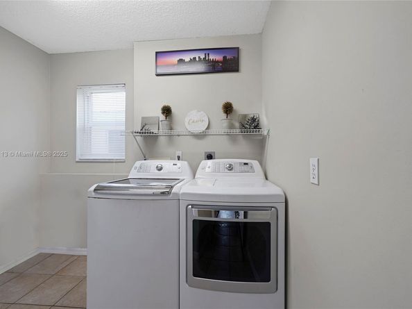2093 NW 208th Ter, Pembroke Pines FL 33029