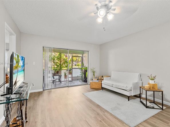 606 SW Natura Blvd 103, Deerfield Beach FL 33441