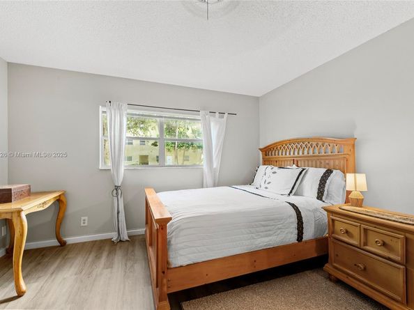 606 SW Natura Blvd 103, Deerfield Beach FL 33441