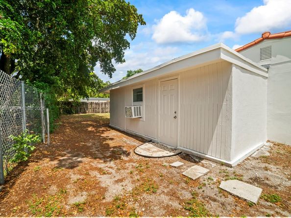 1631 NW 12th Ct, Fort Lauderdale FL 33311