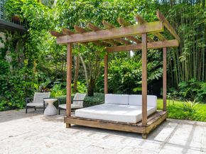 7320 SW 79th Ct, Miami FL 33143